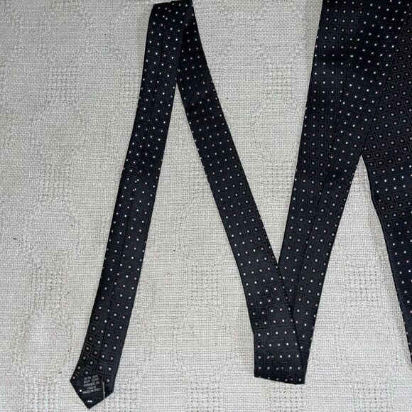 Burberry Men’s Dress Tie Size 58” 3.75” Black Cubed Business Formal City Italy - Picture 6 of 12